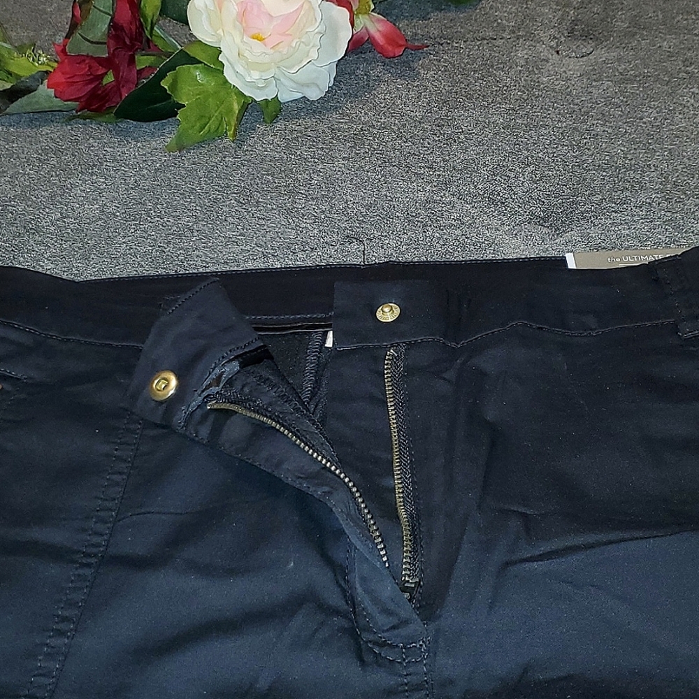 Chico's Luxe Twill Utility Crop - Picture 5 of 12